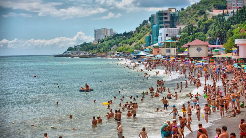 Половина всех туристов посетили Крым впервые