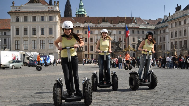 Туристам запретили кататься в центре Праги на сегвеях